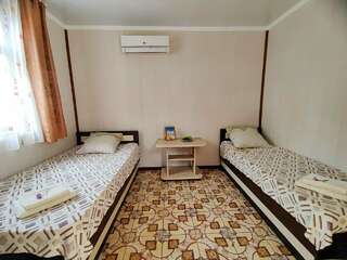 Гостиница Гостевой дом Анапа Бюджетный двухместный номер с 2 отдельными кроватями-2