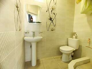 Гостиница Гостевой дом Анапа Семейный номер с балконом-11