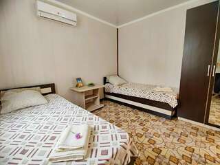 Гостиница Гостевой дом Анапа Бюджетный двухместный номер с 2 отдельными кроватями-1